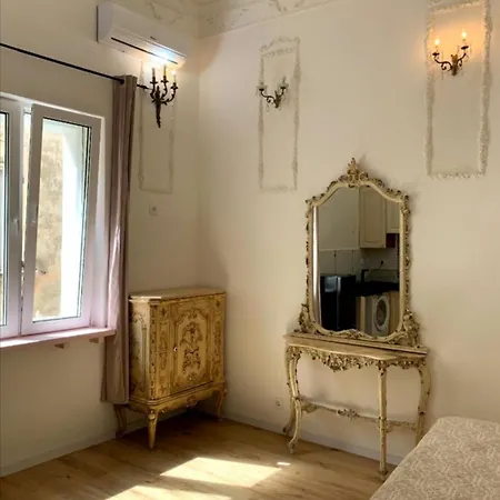 Historic Next To The Castle Μπάρι