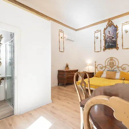 Apartment Historic Next To The Castle Bari
