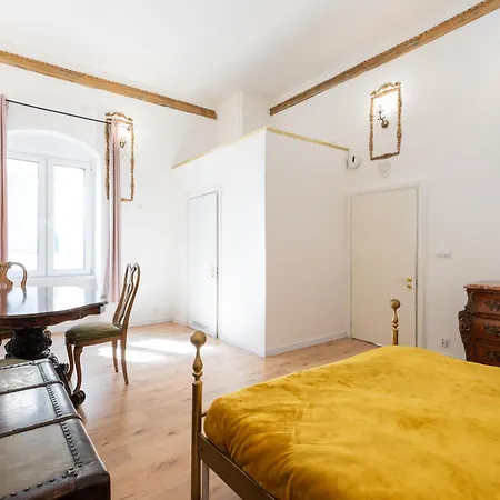 Apartment Historic Next To The Castle Bari